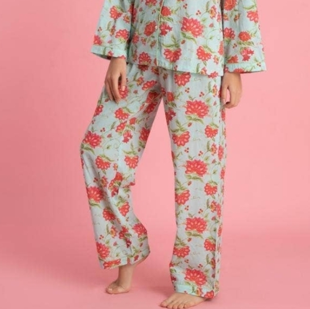 Mahogany Robin Blue Floral Print  Pajama Bottoms Size Medium